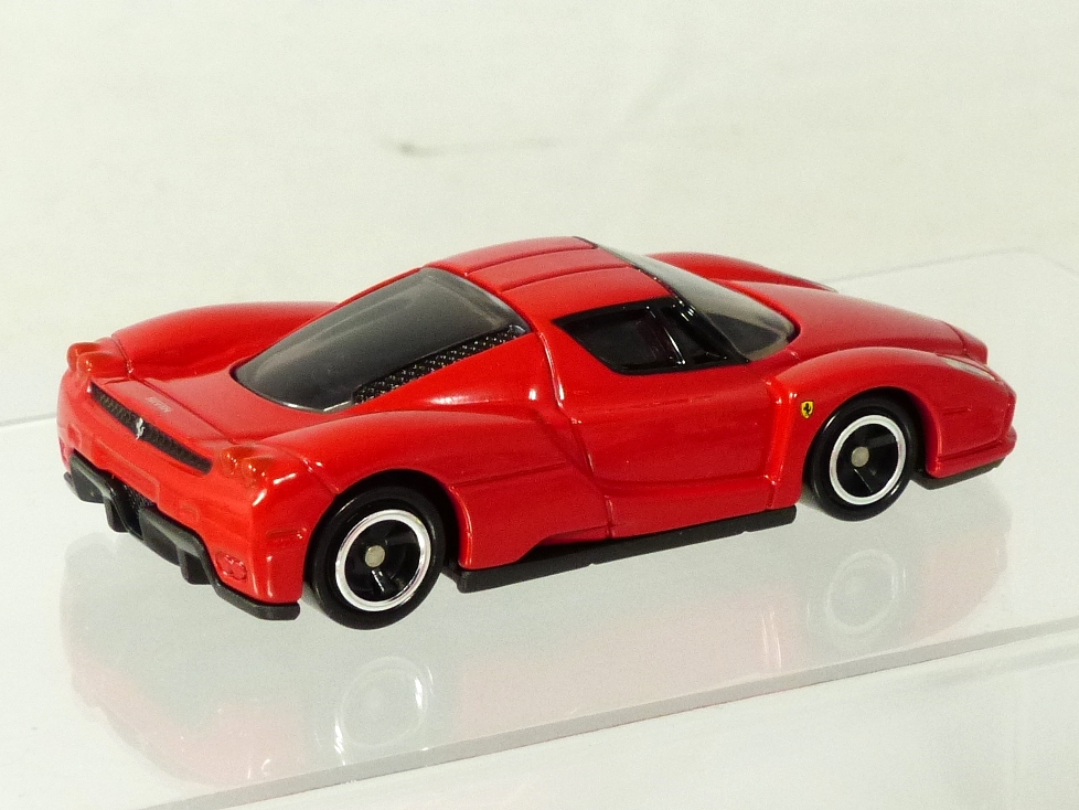 tomica-011-ferrari-enzo-red-2
