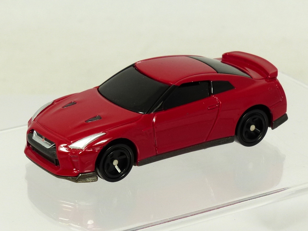 tomica-4d-01-nissan-r-35-gt-r-red-3