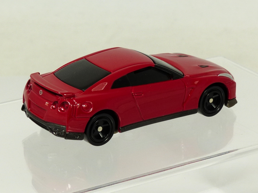 tomica-4d-01-nissan-r-35-gt-r-red-4