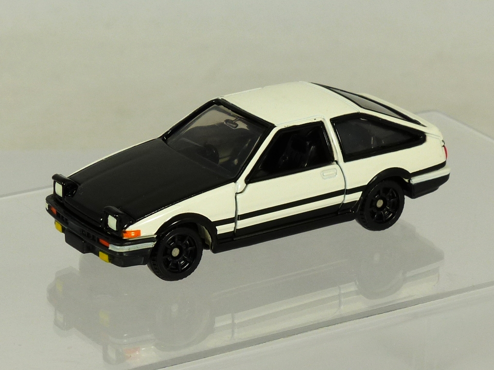tomica-dream-145-toyota-ae86-trueno-initial-d-3
