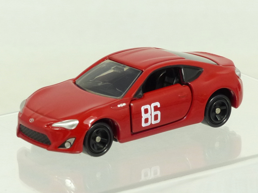 tomica-dream-151-mf-ghost-toyota-gt-86-1